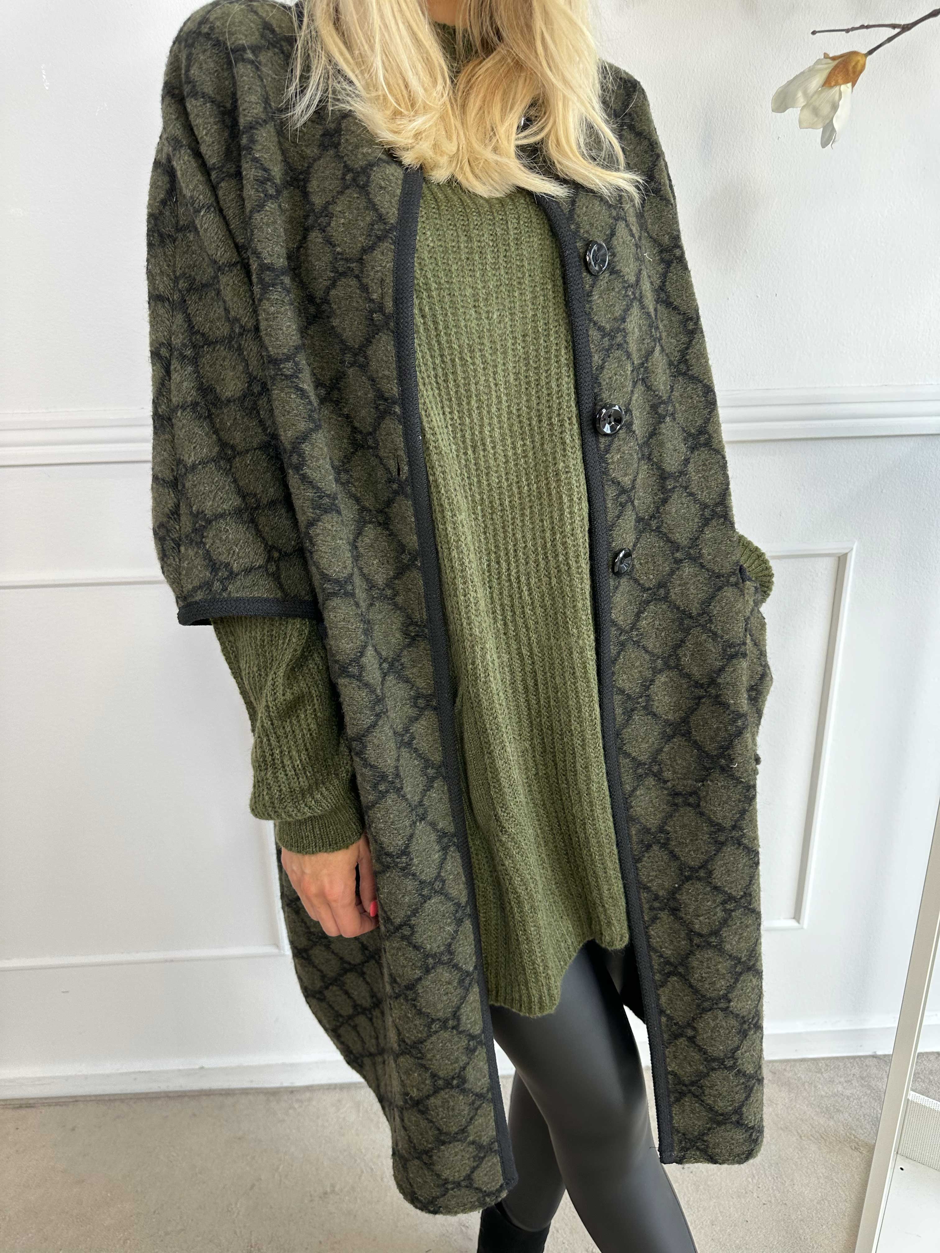 Arianna - Mönstrad kappa med ullfoder